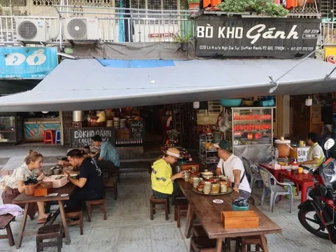 Bò kho bình dân dưới chung cư Sài Gòn 'vào mắt' Michelin