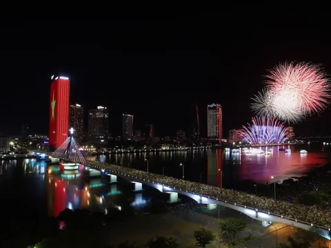 'Toát mồ hôi' tìm phòng khách sạn xem chung kết pháo hoa Đà Nẵng