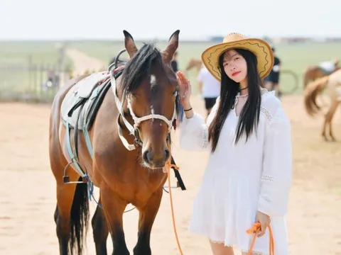 Tôi hét 'thất thanh' khi lần đầu cưỡi ngựa ở Nội Mông