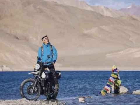 Tôi lái xe máy trên đường nhựa cao nhất thế giới ở Pakistan