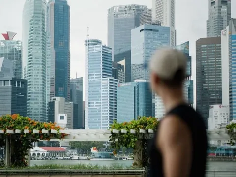 Cảnh éo le của du khách Trung Quốc khi bay drone tại Singapore