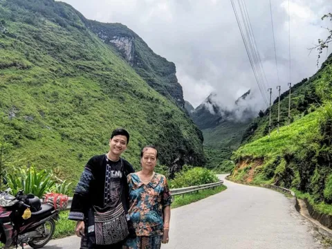 Đưa mẹ U70 đi phượt Hà Giang bằng xe máy