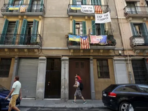 Barcelona lại thêm chiêu 'đuổi khách'