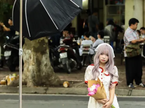 Mang cả đèn studio lên phố Phan Đình Phùng 'sống ảo'