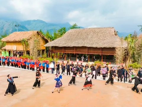 Lễ hội 'Mùa vàng Bản Mây' trên đỉnh Fansipan