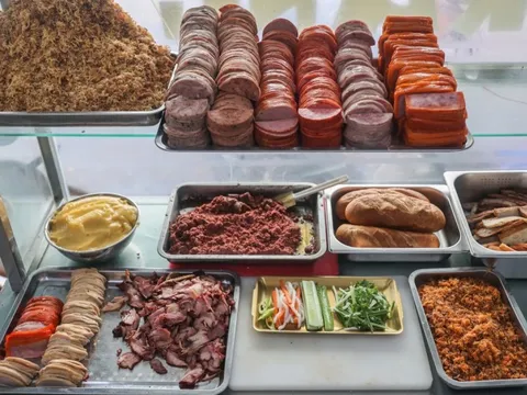 Tiệm bánh mì 79.000 đồng một ổ ở TP HCM