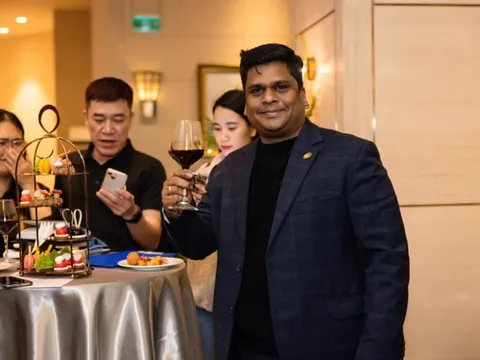 Khách sạn Hà Nội đãi cốm làng Vòng đón đoàn của tỷ phú Ấn Độ