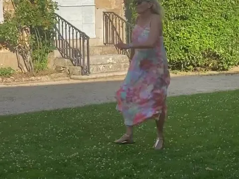 Trại hè thu hút hàng chục nghìn phụ nữ ở Pháp