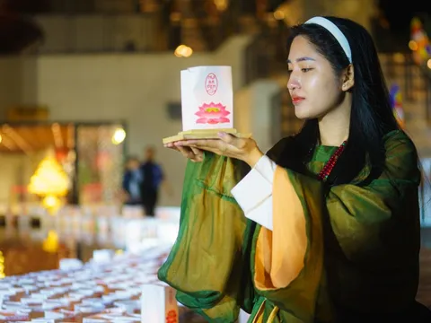 Du khách tấp nập đến núi Bà Đen tham dự lễ Vu Lan báo hiếu