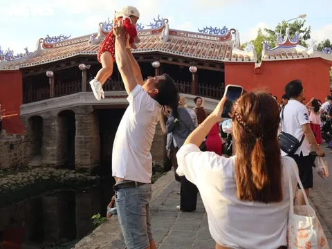 Chen chúc tại Hội An dịp 2/9