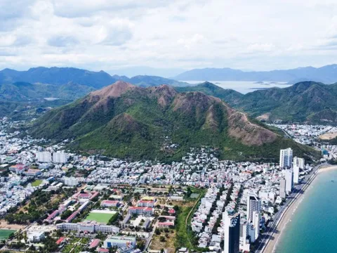 Trekking trồng cây, ngắm cảnh Nha Trang từ núi Cô Tiên