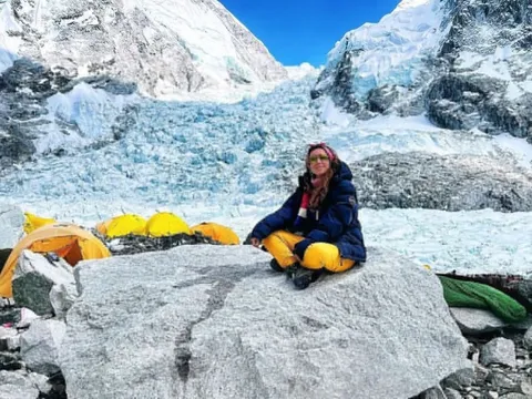 Thảm họa không thể kéo con người khỏi Everest