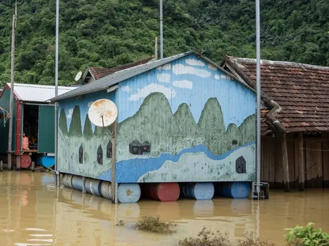 'Làng du lịch tốt nhất thế giới' ở Quảng Bình sinh tồn trong lũ