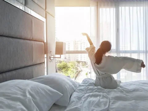 Tại sao chăn, ga khách sạn có màu trắng?