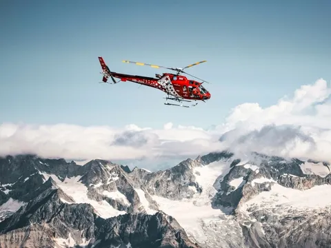 Hãng hàng không Thụy Sĩ giải cứu hai nhà leo núi Việt Nam