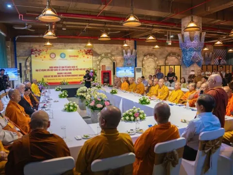 Đoàn đại biểu Vesak thăm núi Bà Đen
