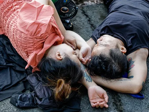 Khách chơi đến mệt lả, kiệt sức tại Đại Nam ngày miễn vé