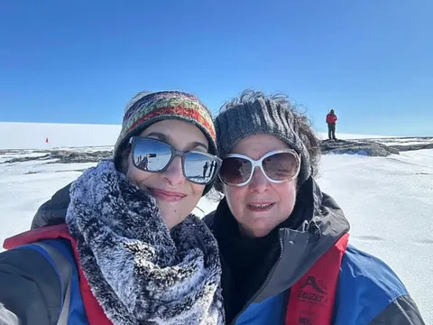 Chi hàng chục nghìn USD xem gấu Bắc Cực, ngắm băng trôi