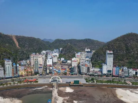 Đảo Cát Bà đón khách trở lại sau bão Yagi