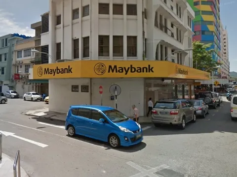 Cô gái khỏa thân chụp ảnh tại điểm 'sống ảo' Malaysia