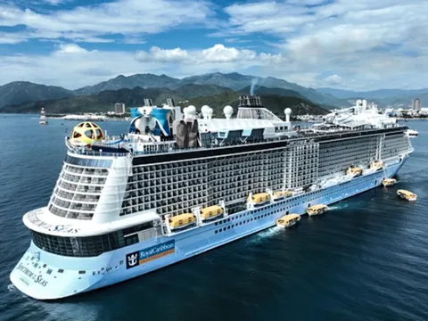 Du thuyền quốc tế dừng đến Nha Trang vì cảng xuống cấp