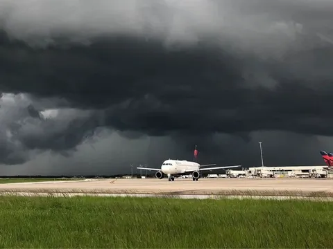 Dừng hoạt động 5 sân bay, 1.800 chuyến bay tại Mỹ do bão Milton