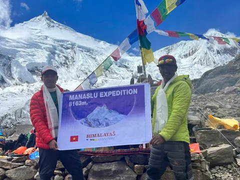 Khách Việt đầu tiên chinh phục đỉnh núi cao thứ 8 thế giới