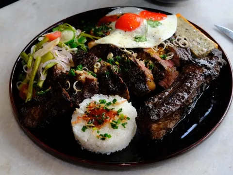 Đĩa cơm tấm 2,5 triệu đồng ở TP HCM