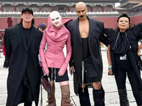 Cấm Rick Owens và 3 NTK vào Tử Cấm Thành vì ăn mặc 'lập dị'
