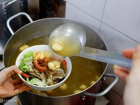 Hủ tiếu trứng cuộn lòng heo hơn 20 năm ở TP HCM