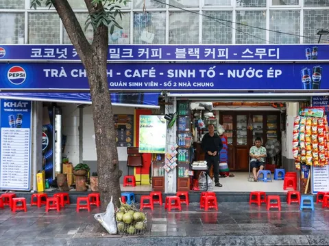 Gió mùa 'thổi bay' trend dậy sớm cà phê ở Hà Nội