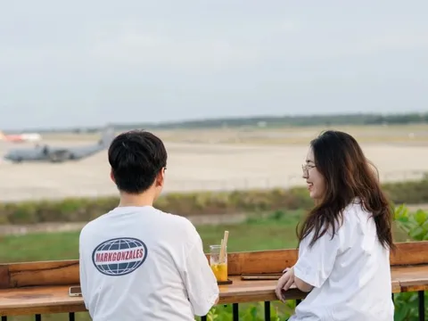 Quán cà phê view máy bay 'triệu đô' ở Đà Nẵng