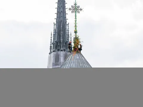 Nhà thờ Đức Bà Paris trở lại