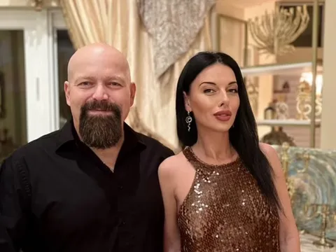 Bị coi thường vì mặc gợi cảm khi đi máy bay