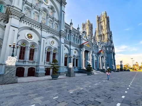 Nhà thờ tựa ở trời Âu, hút khách check-in ở Thái Bình