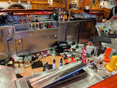 Cảnh đổ nát trên du thuyền sau giông bão tại Tây Ban Nha