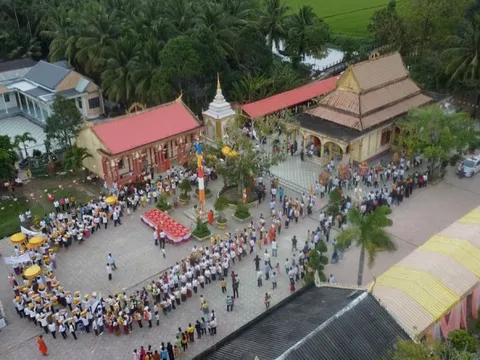 Lễ dâng y của người Khmer ở Trà Vinh