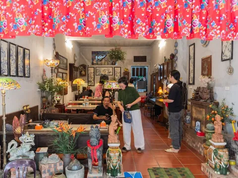 Quán bún riêu 'quý tộc' ở Hà Nội