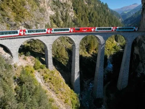 Tàu tốc hành 'chậm nhất thế giới'