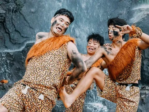 Đổ xô làm 'người rừng' trốn áp lực ở khu du lịch Trung Quốc