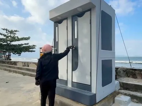 Nhà vệ sinh công cộng 'có cũng như không' tại bãi biển Đà Nẵng