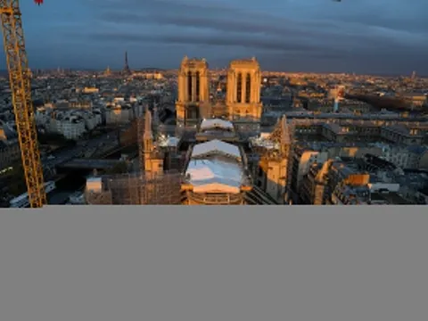 Bên trong nhà thờ Đức Bà Paris trước ngày đón khách