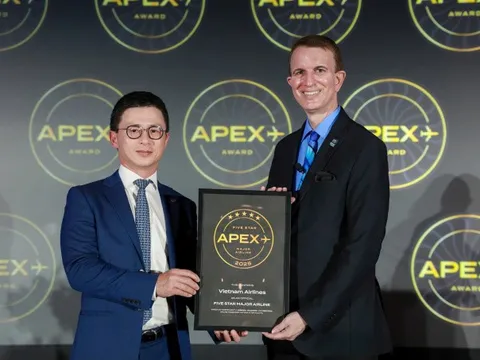 Vietnam Airlines được vinh danh 'Hãng hàng không 5 sao xuất sắc'