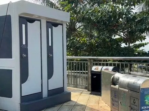 Vụ nhà vệ sinh bãi biển Đà Nẵng: Du khách hết cảnh 'đứng hình'