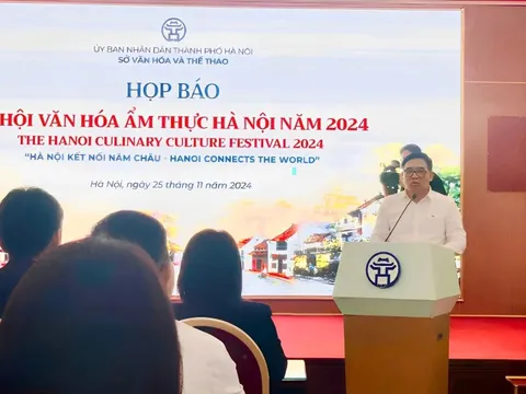 Lần đầu có robot nấu phở tại Lễ hội văn hóa ẩm thực Hà Nội 2024