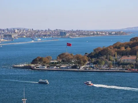 Ngắm hai bờ lục địa Á-Âu cùng lúc