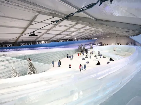 Bên trong làng tuyết 4.000 m2 tại 8Wonder Winter Festival