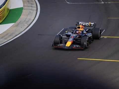 Tôi suýt chảy máu tai khi xem giải F1 trên hàng ghế đầu