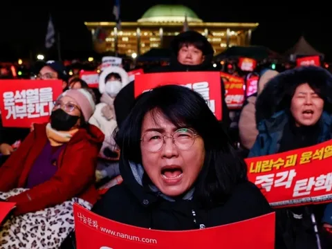 Du lịch Hàn Quốc điêu đứng vì thiết quân luật