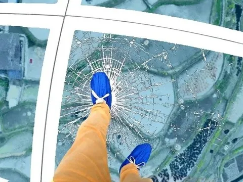 Cầu kính 'đi đến đâu, nứt đến đó' ở Trung Quốc